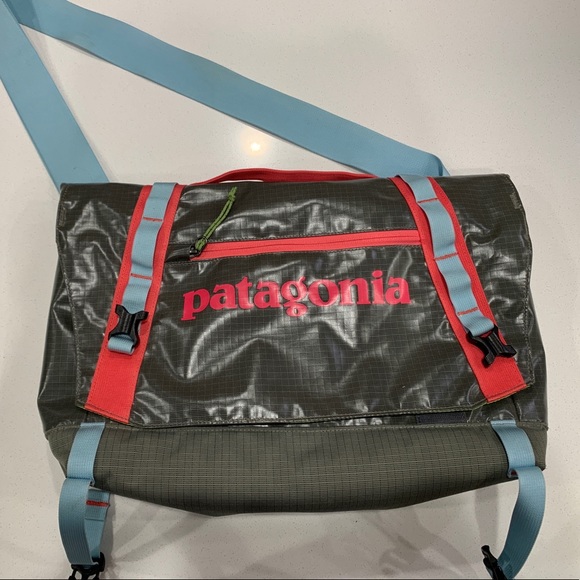 Patagonia Handbags - Patagonia Black Hole Messenger Bag